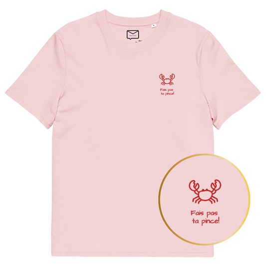 Front view of a light pink short-sleeved t-shirt featuring a small, illustrated red crab and the humorous French phrase "Fais pas ta pince!" (Don't be stingy!) in a simple red font beneath it, located on the left side of the chest.
