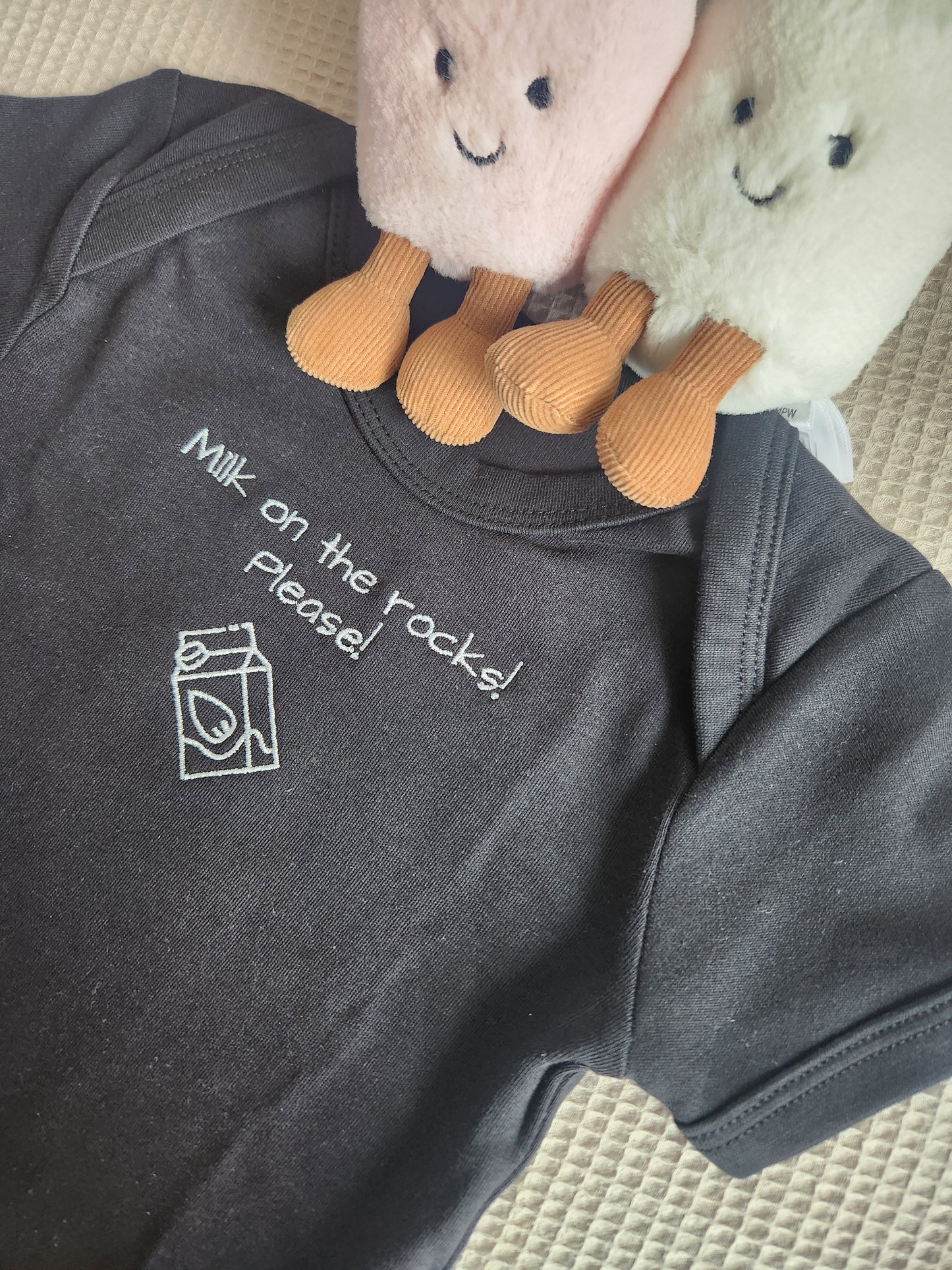 NEO [Milk on the rocks!Please!] Embroidered organic cotton baby bodysuit